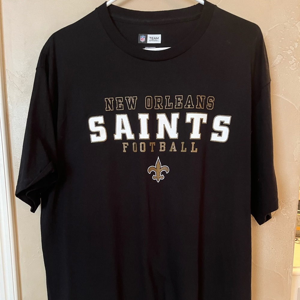 New Orleans Saints NFL Team Apparel Men’s Large T-shirt